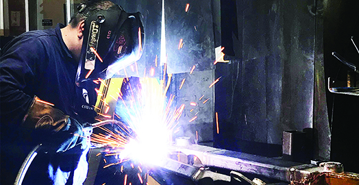 Global leader in design, manufacture and commercialization of hitches y jacks